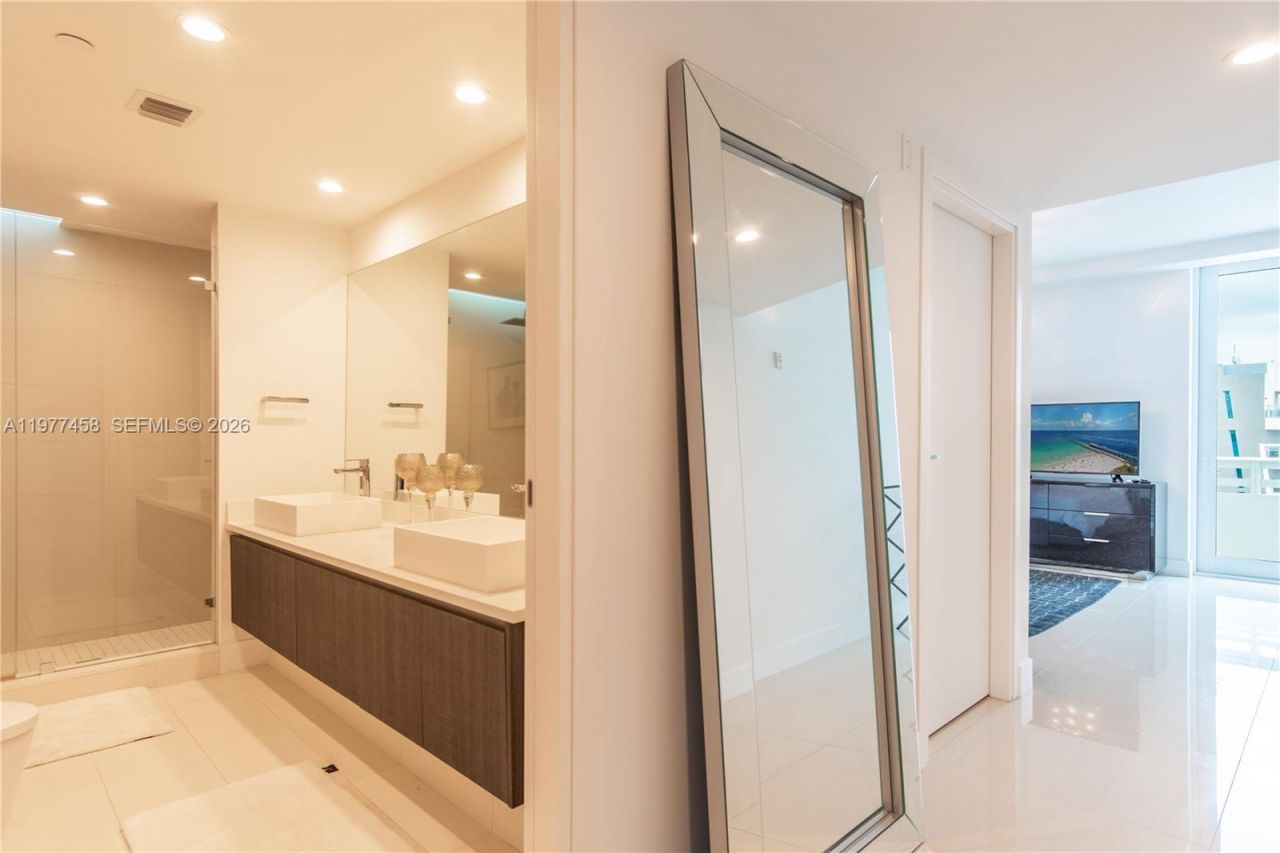 1150 102nd St , Unit 702, Bay Harbor Islands, FL 33154 Photo