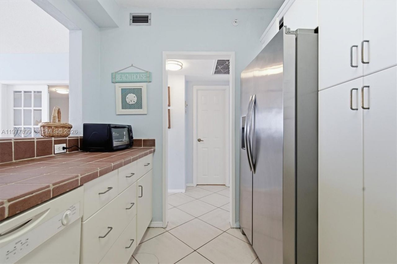 5601 Collins Ave, Unit 505, Miami Beach, FL 33140 Photo