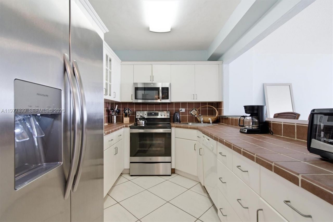 5601 Collins Ave, Unit 505, Miami Beach, FL 33140 Photo