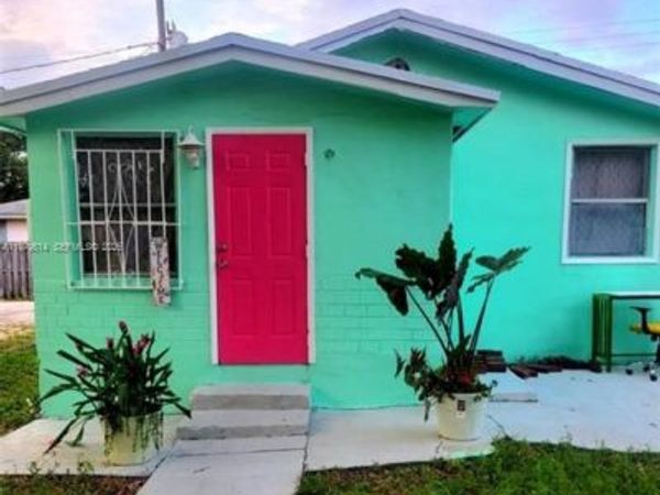 2239 Sheridan St, Hollywood, FL 33020