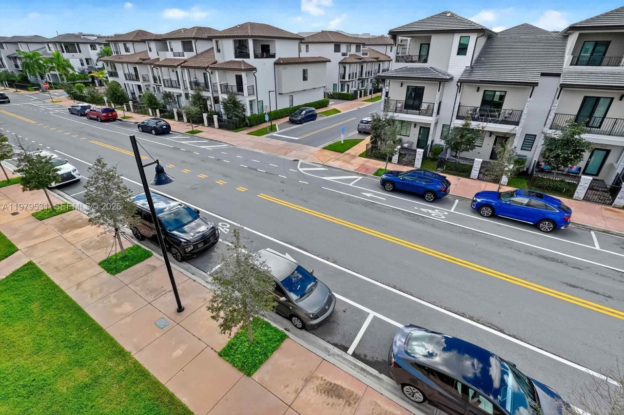 4426 NW 83rd Pkwy , Unit ., Doral, FL 33166 Photo