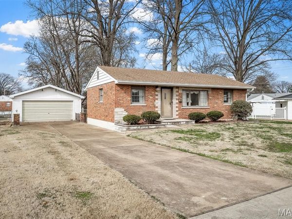 227 Hernan Drive, St Louis, MO 63123