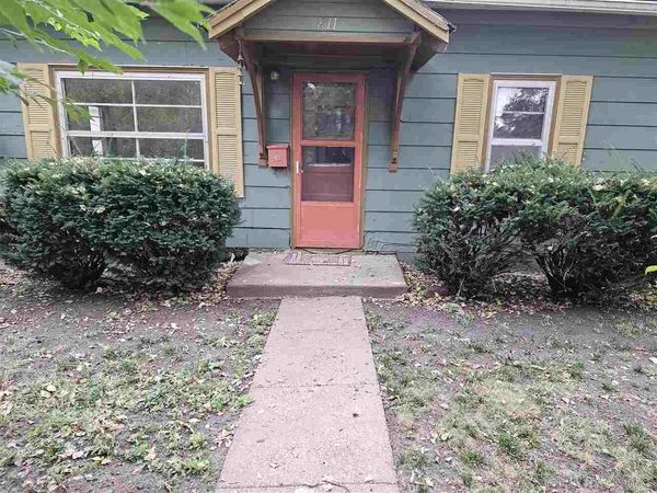 811 S 5th St, Fairfield, IA 52556