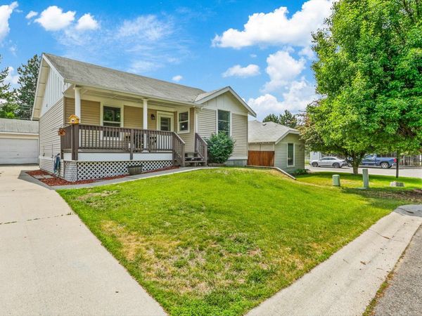 9906 E 17th Ln, Spokane Valley, WA 99206