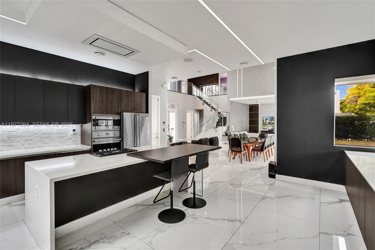 10223 NW 75th Ter, Doral, FL 33178 Photo