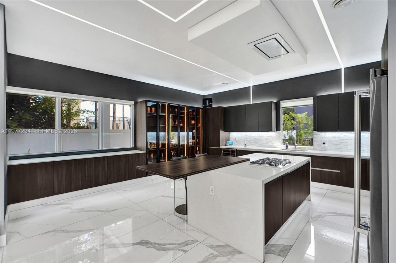 10223 NW 75th Ter, Doral, FL 33178 Photo