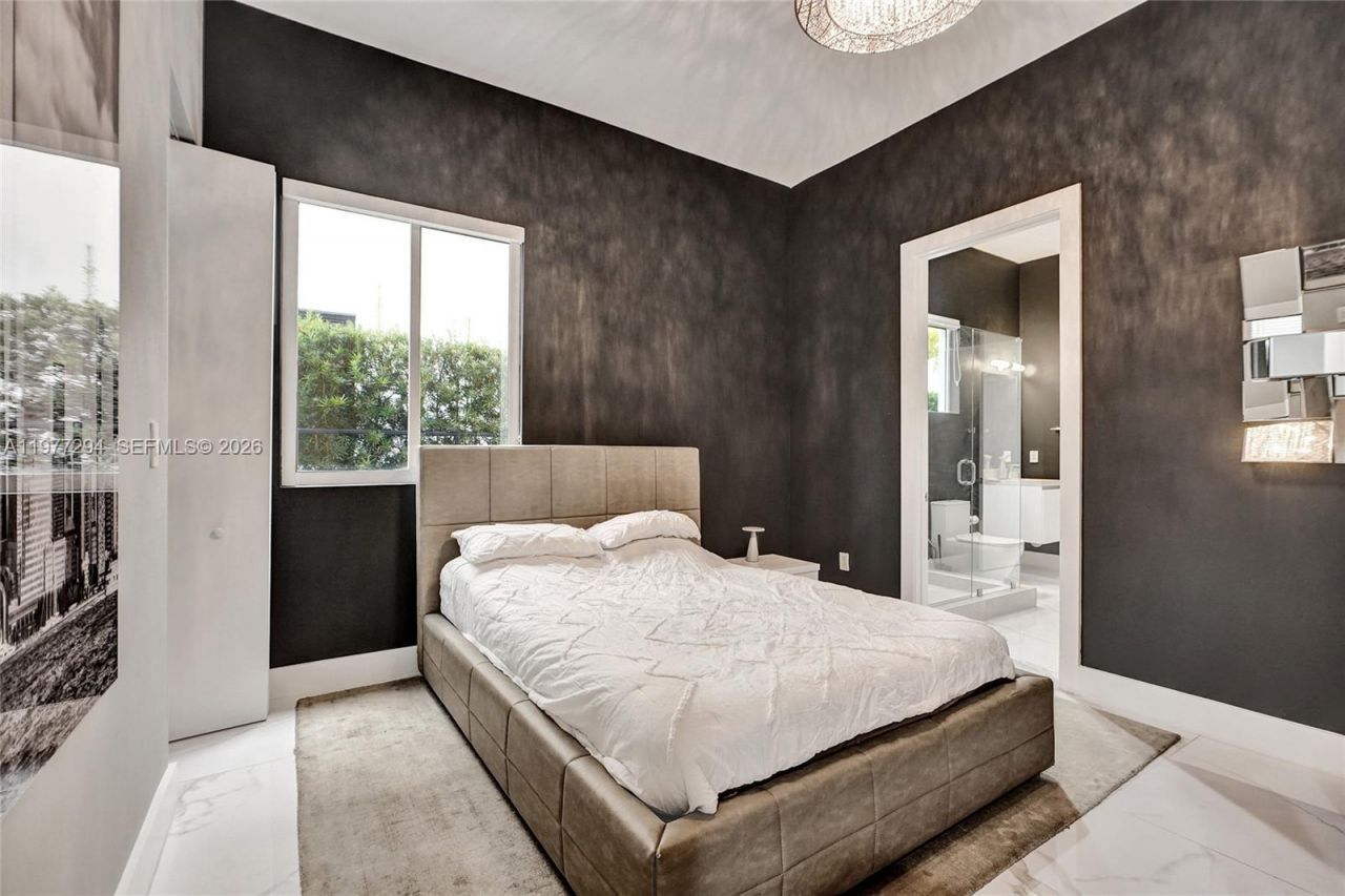 10223 NW 75th Ter, Doral, FL 33178 Photo