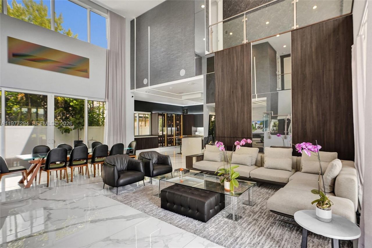 10223 NW 75th Ter, Doral, FL 33178 Photo