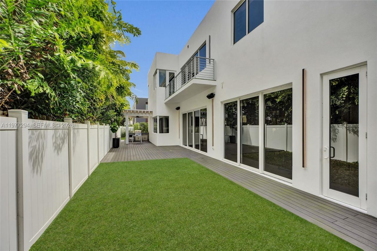 10223 NW 75th Ter, Doral, FL 33178 Photo