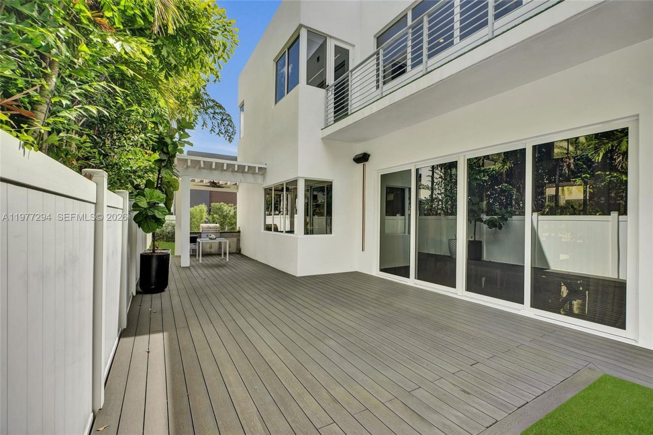 10223 NW 75th Ter, Doral, FL 33178 Photo