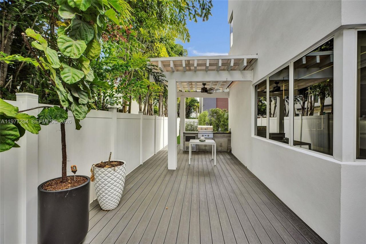 10223 NW 75th Ter, Doral, FL 33178 Photo