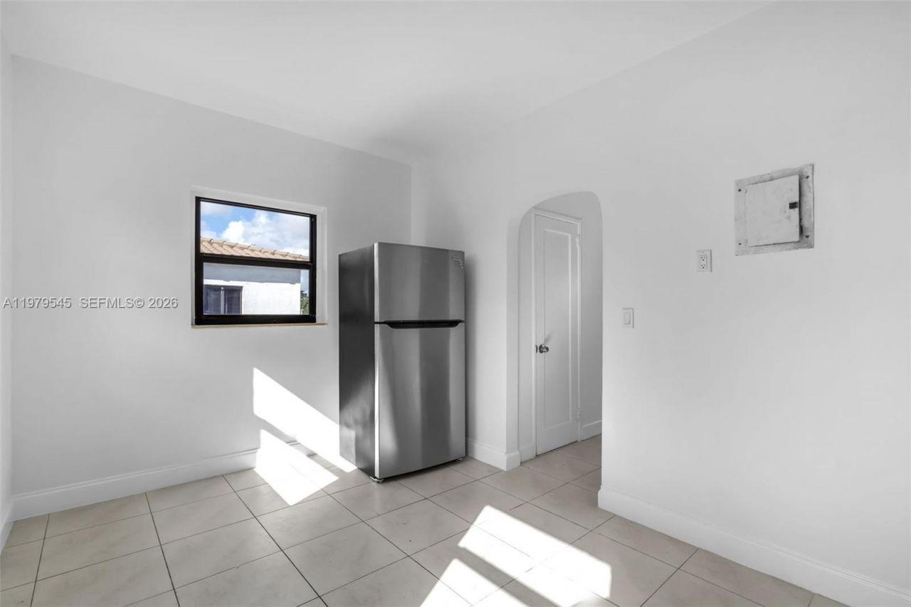 130 SW 31st Ct , Unit 3, Miami, FL 33135 Photo