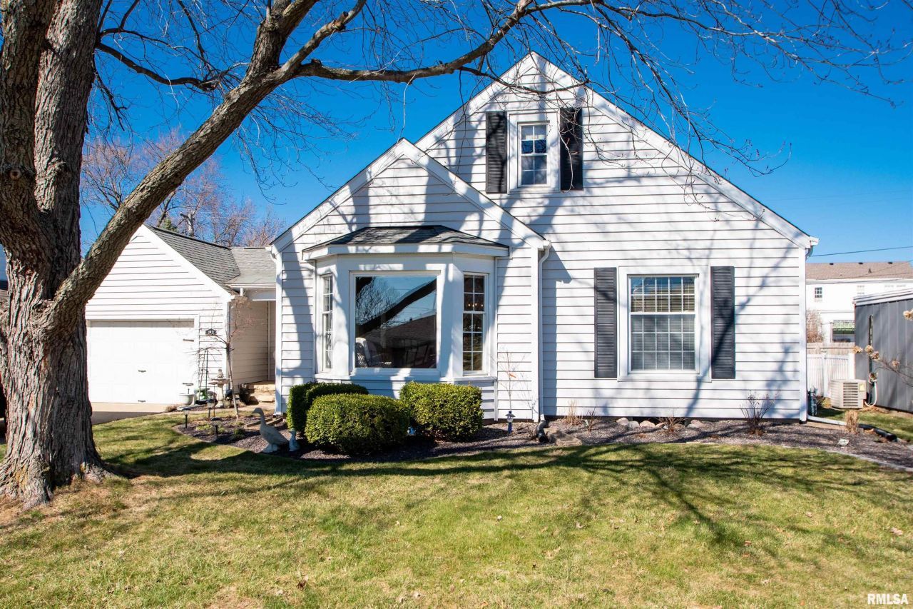 1103 W Stratford Drive, Peoria, IL 61614 Main Photo