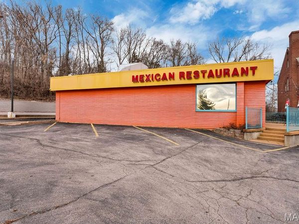 511 Main Street , Fenton, MO 63026