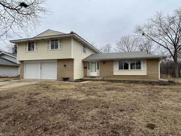 235 QUINCY Court , Schaumburg, IL 60193