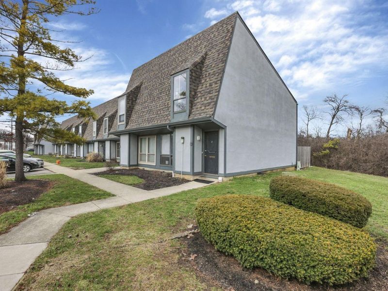 1022 Galliton Court, Unit D, Columbus, OH 43220 Photo 3