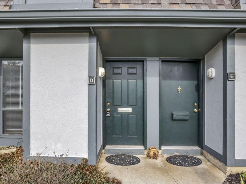 1022 Galliton Court, Unit D, Columbus, OH 43220 Photo 4