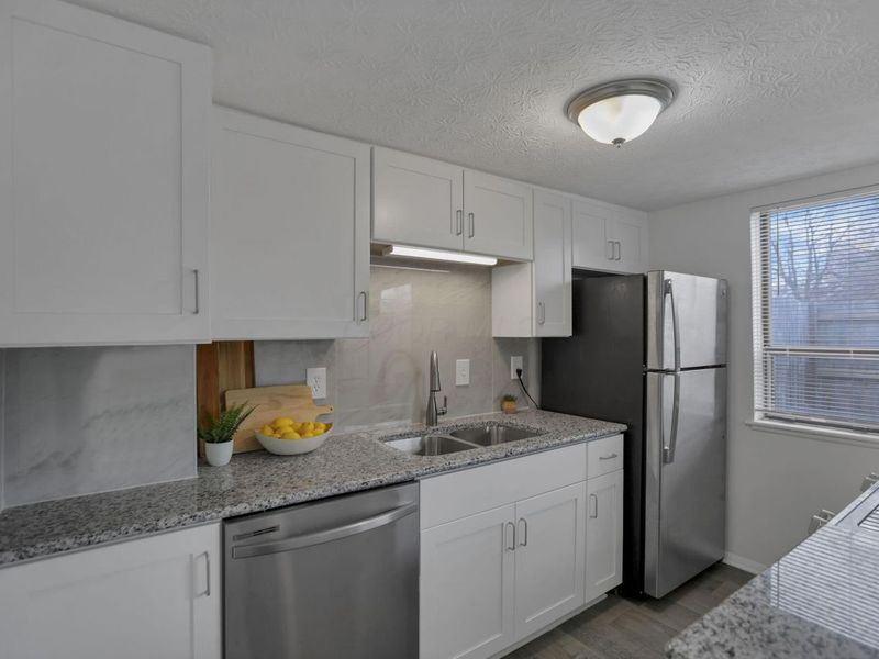 1022 Galliton Court, Unit D, Columbus, OH 43220 Photo 5