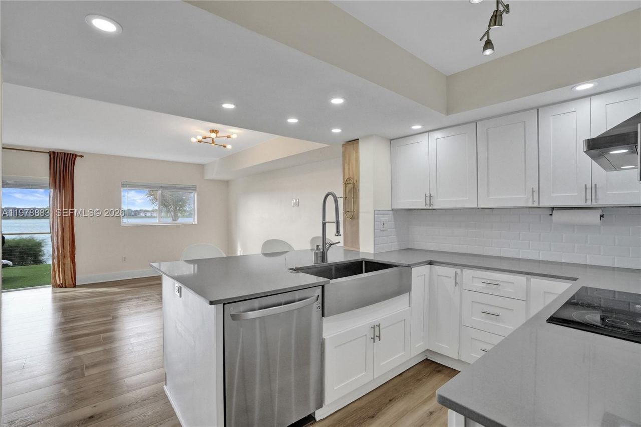 20822 San Simeon Way, Unit 103, Miami, FL 33179 Photo