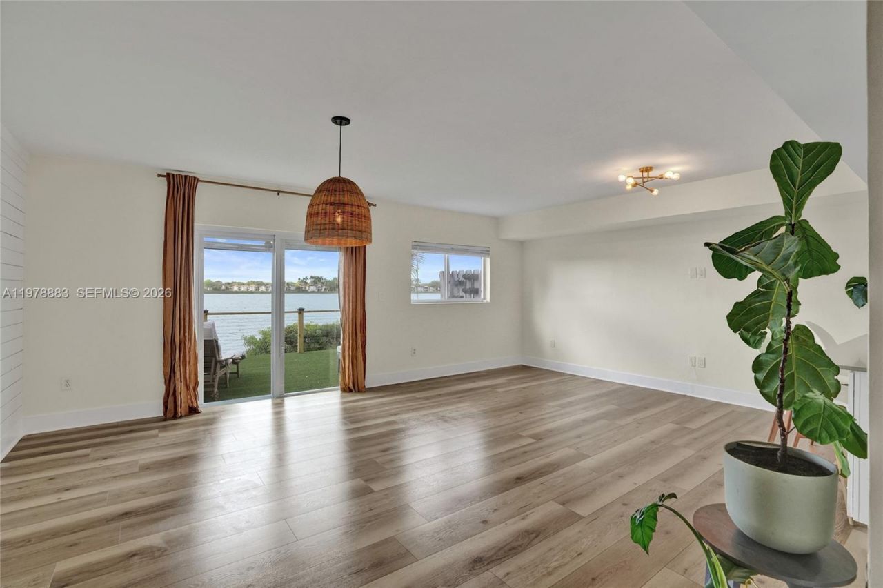 20822 San Simeon Way, Unit 103, Miami, FL 33179 Photo