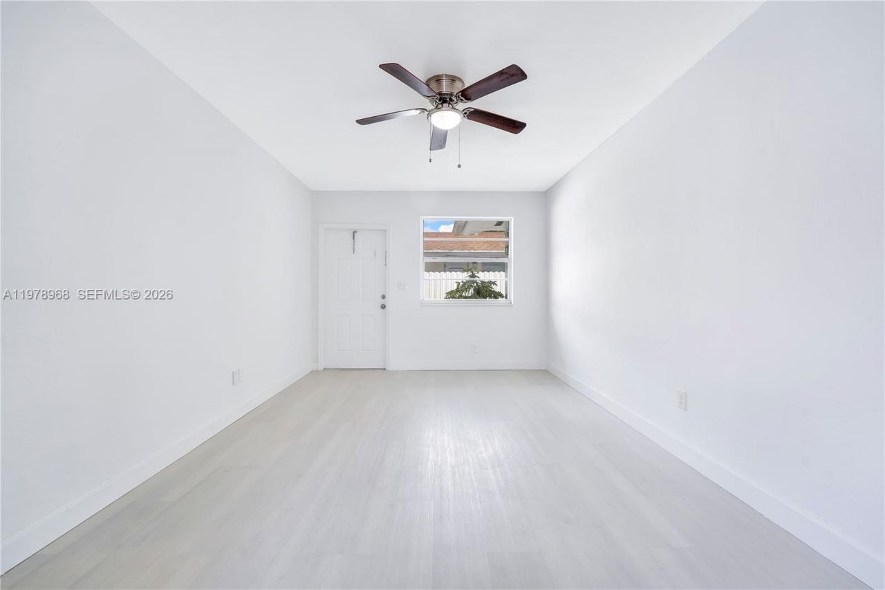 15991 NE 18th Pl, Unit 3, North Miami Beach, FL 33162 Photo