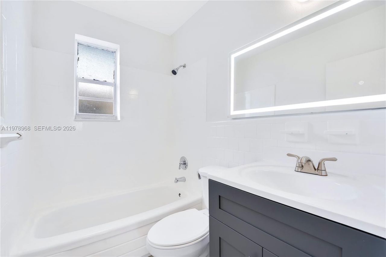 15991 NE 18th Pl, Unit 3, North Miami Beach, FL 33162 Photo