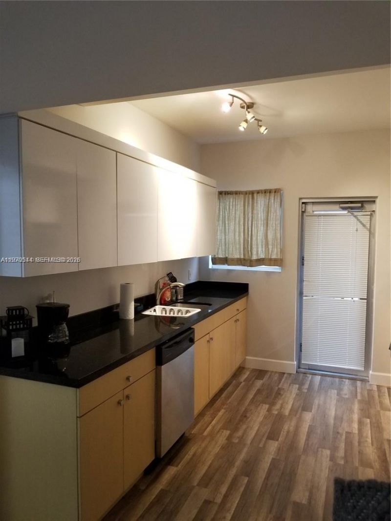 1045 Meridian Ave, Unit 5, Miami Beach, FL 33139 Photo