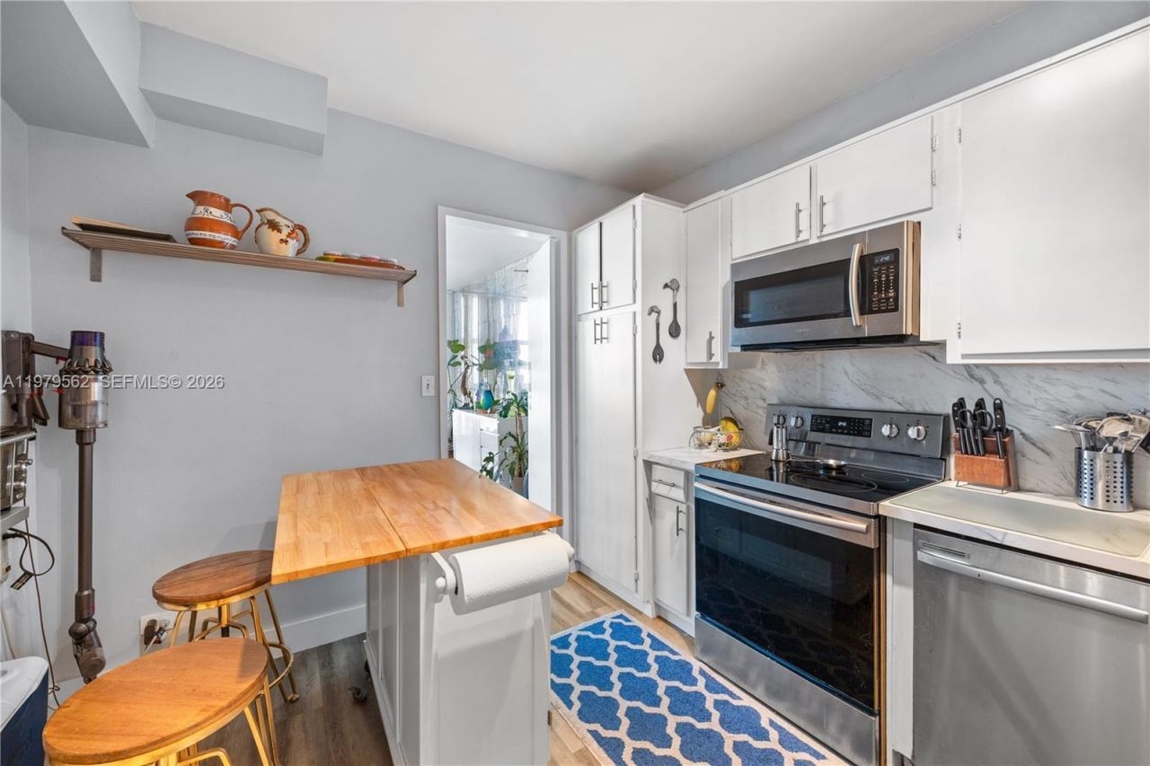 5055 Collins Ave, Unit 5N, Miami Beach, FL 33140 Photo