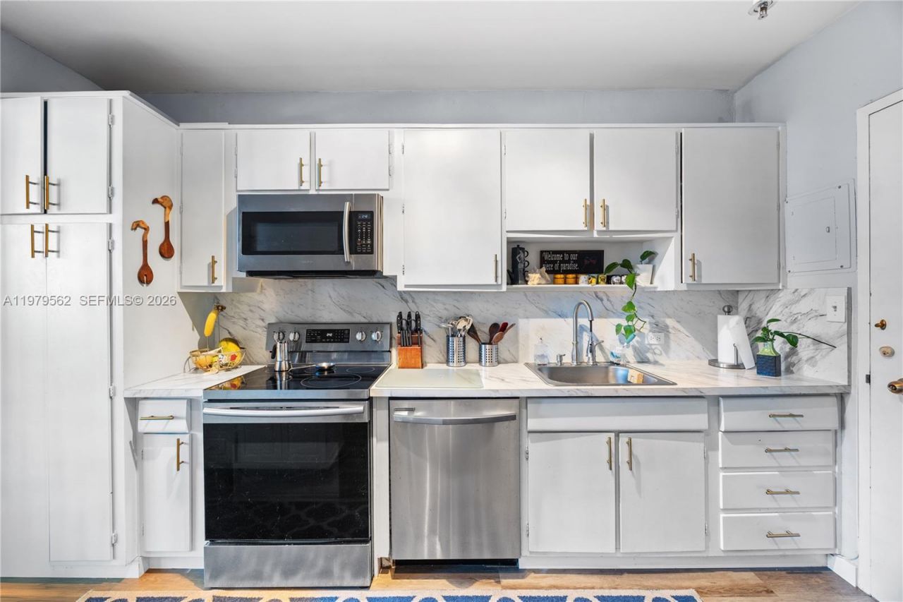 5055 Collins Ave, Unit 5N, Miami Beach, FL 33140 Photo