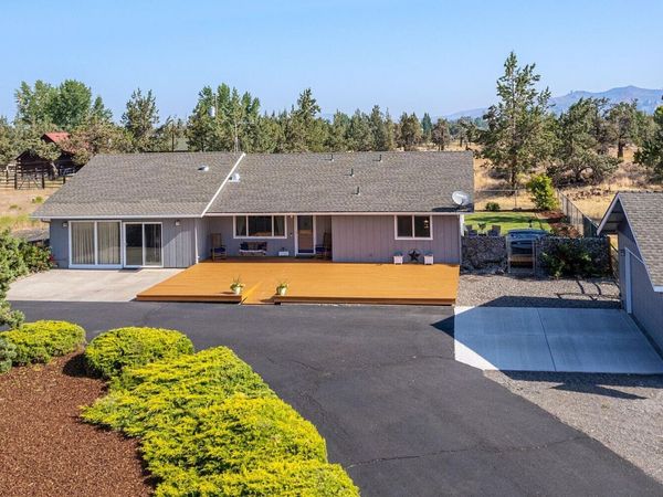 1923 NE Upas Avenue, Redmond, OR 97756