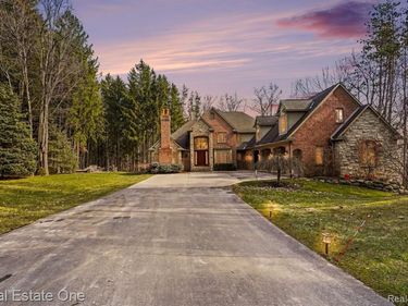 12901 Sleigh Trail, Hartland Twp, MI 48380