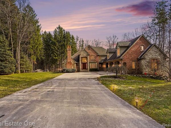 12901 Sleigh Trail, Hartland Twp, MI 48380