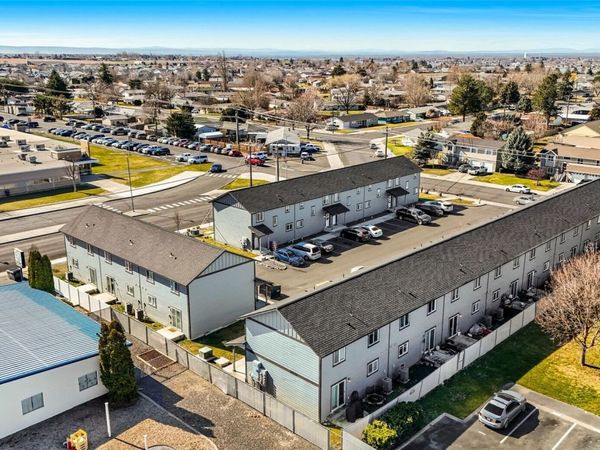 1525 S Monroe Street , Moses Lake, WA 98837