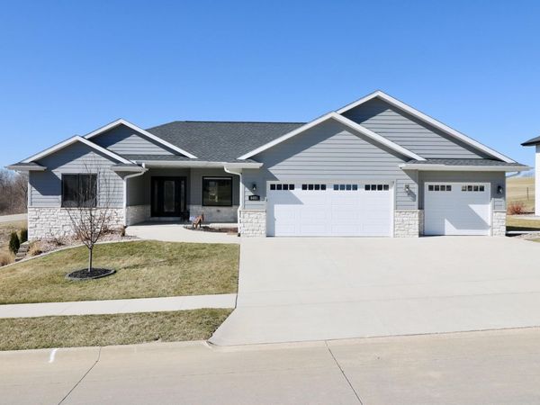 4401 Barnwood Lane, Dubuque, IA 52002