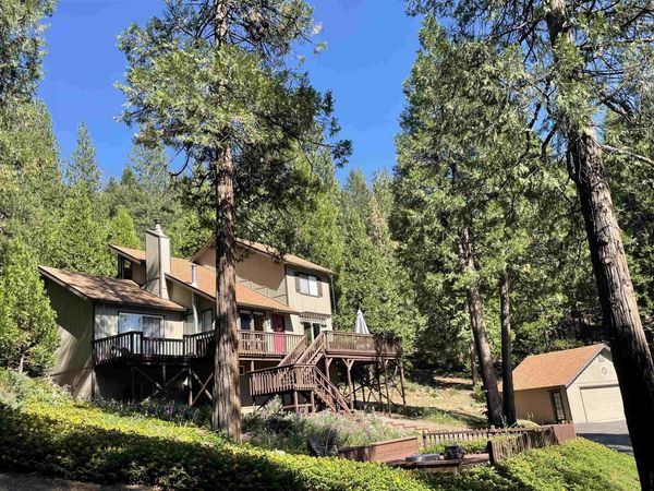 6867 Almanor Lake Estates Drive, Lake Almanor, CA 96137