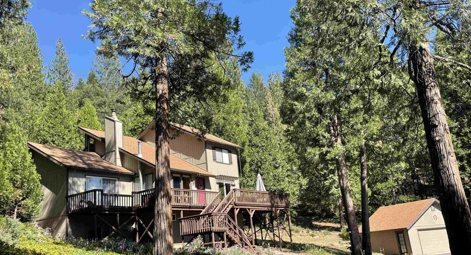 6867 Almanor Lake Estates Drive, Lake Almanor, CA 96137 Photo