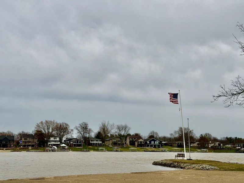 1264 W Choctaw Drive, London, OH 43140 Photo 5