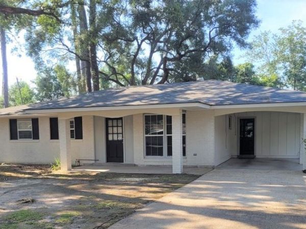 309 ROBIN HOOD Drive , Covington, LA 70433