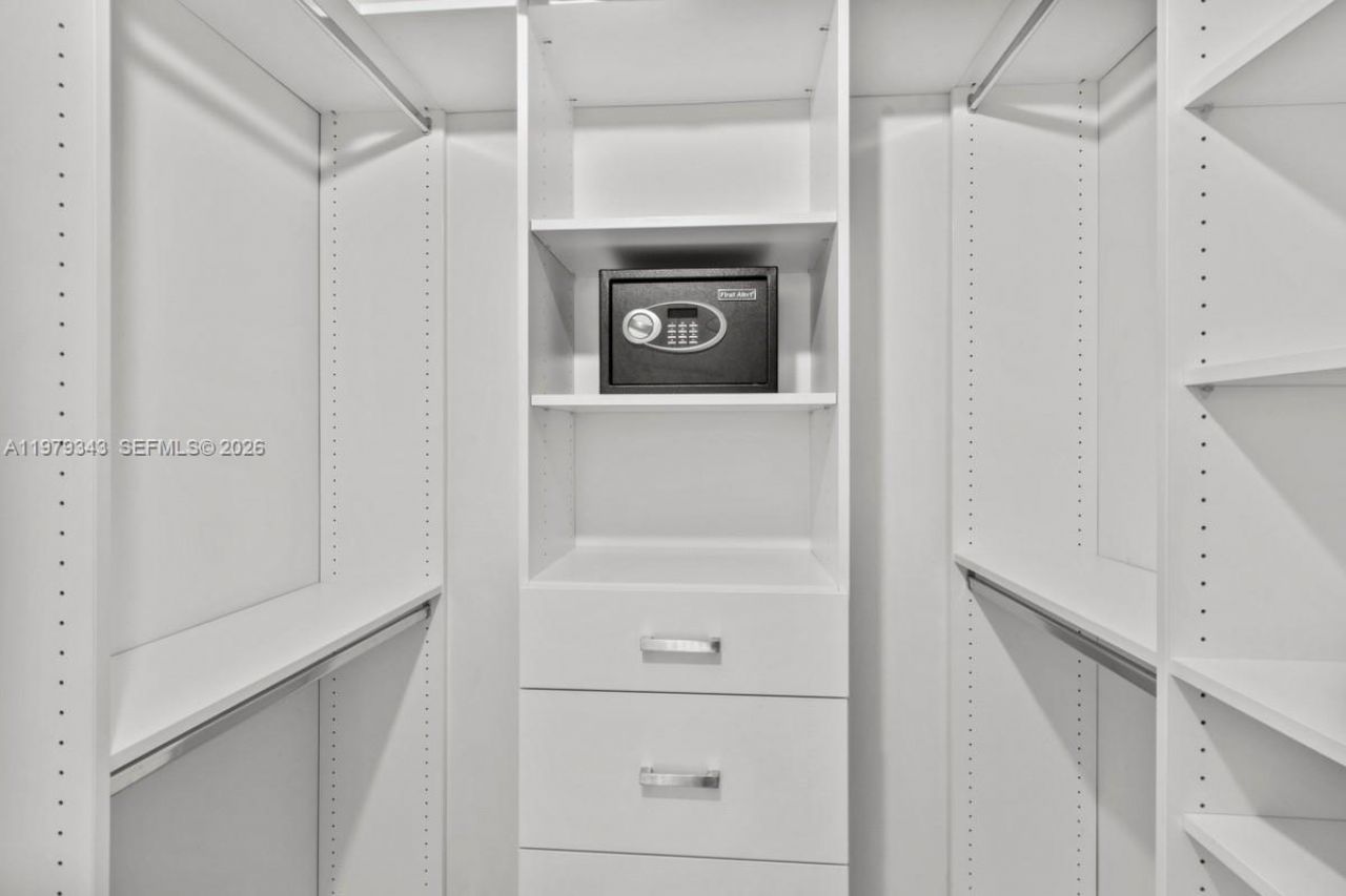 110 Washington Ave , Unit 1411, Miami Beach, FL 33139 Photo