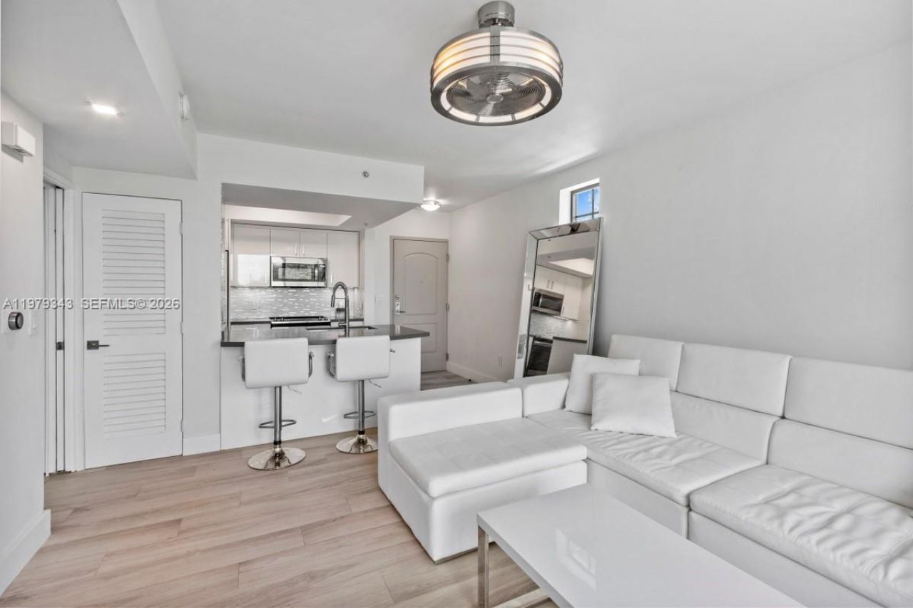 110 Washington Ave , Unit 1411, Miami Beach, FL 33139 Photo