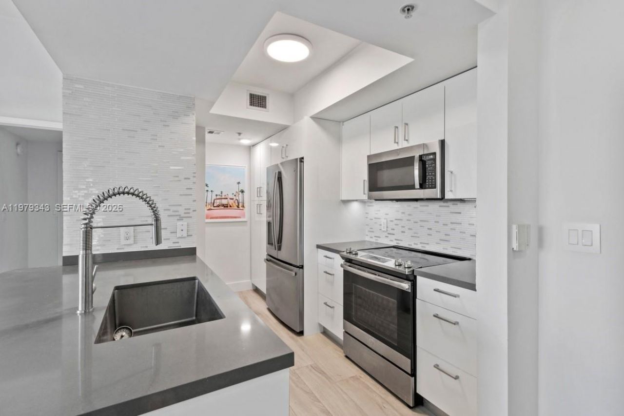 110 Washington Ave , Unit 1411, Miami Beach, FL 33139 Photo