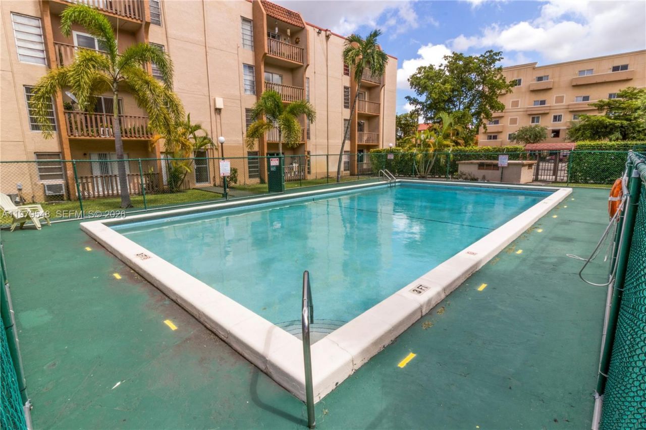 4855 NW 7th St , Unit 206-6, Miami, FL 33126 Photo