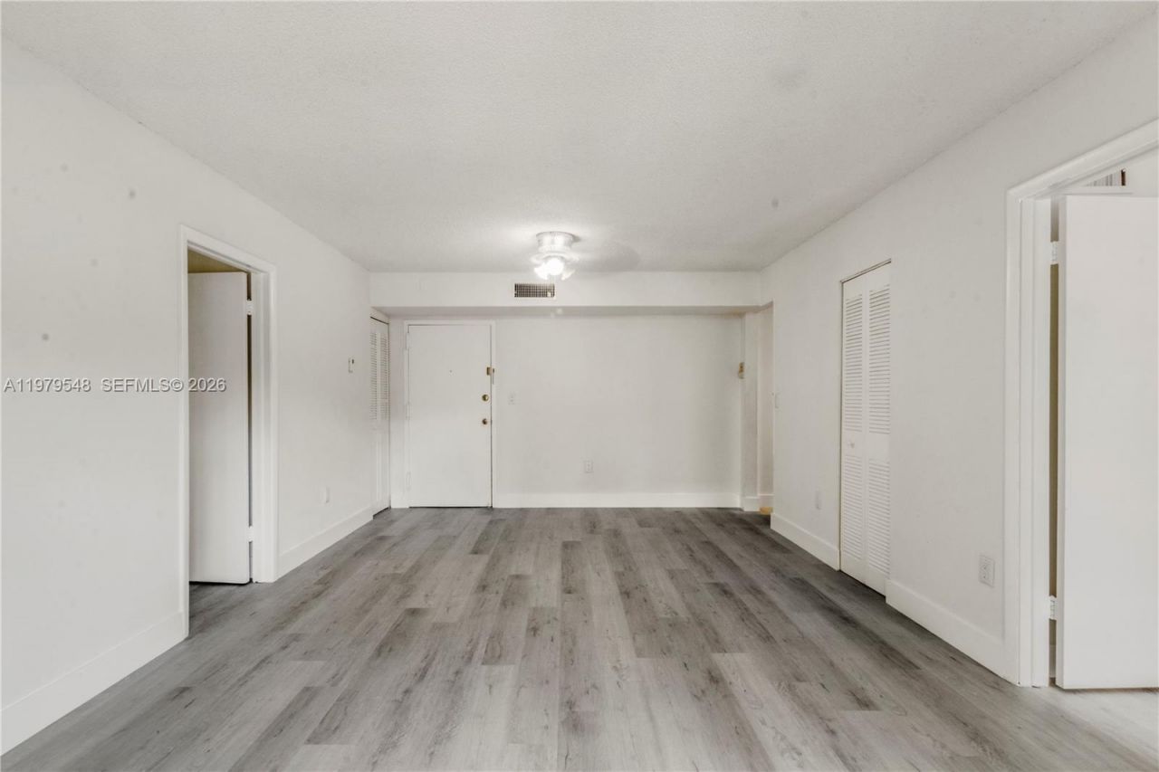 4855 NW 7th St , Unit 206-6, Miami, FL 33126 Photo