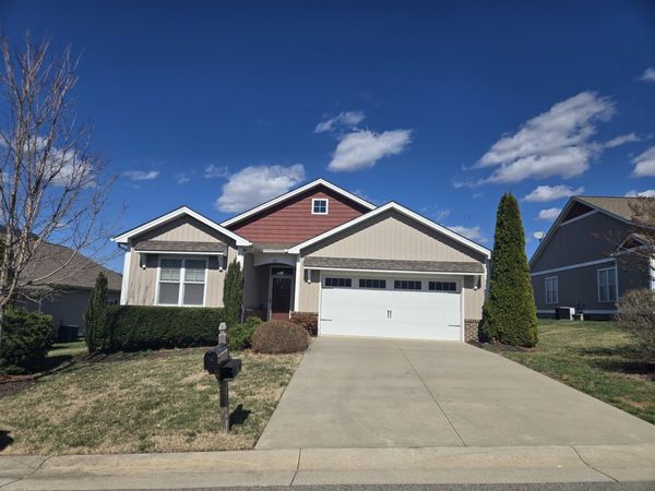 24 Luna CT , Roanoke, VA 24019