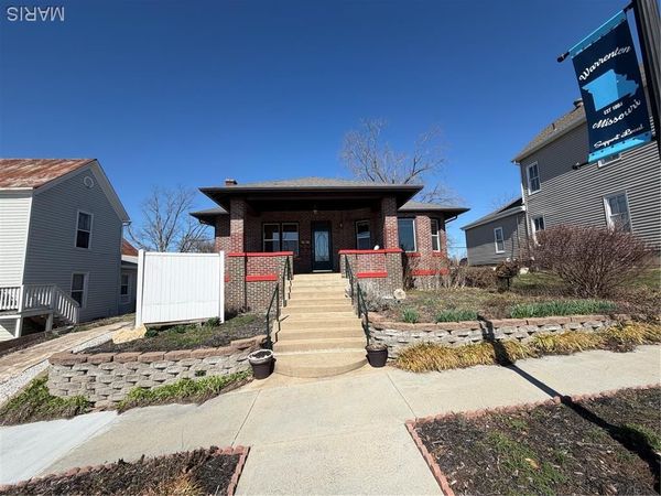 203 W Booneslick Road , Warrenton, MO 63383