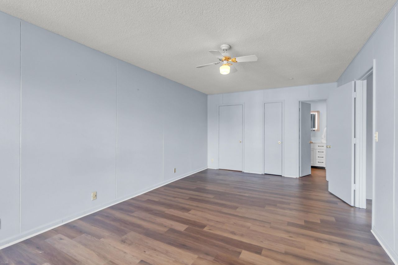 259 E Bay Street Photo 17