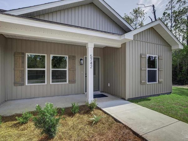 5743 San Blas St, Milton, FL 32583