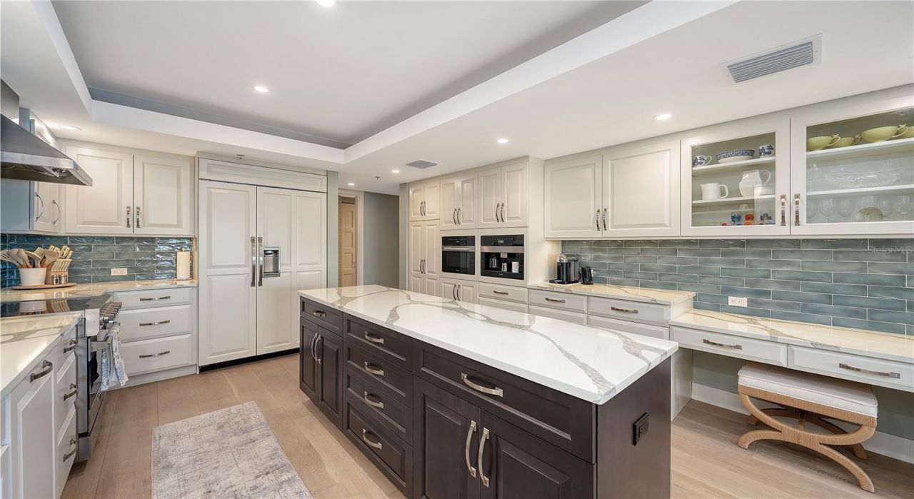 2410 Harbourside Drive, Unit 142, Longboat Key, FL 34228 Photo