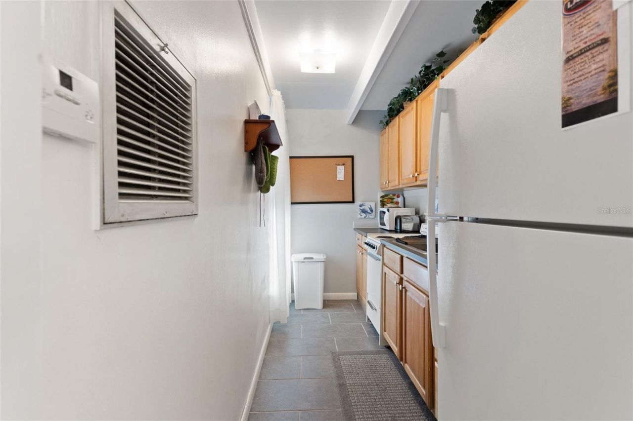 1823 Club Circle , Lakeshore, FL 33854 Photo