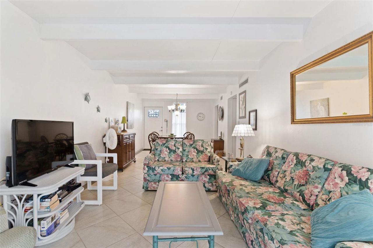 1823 Club Circle , Lakeshore, FL 33854 Photo